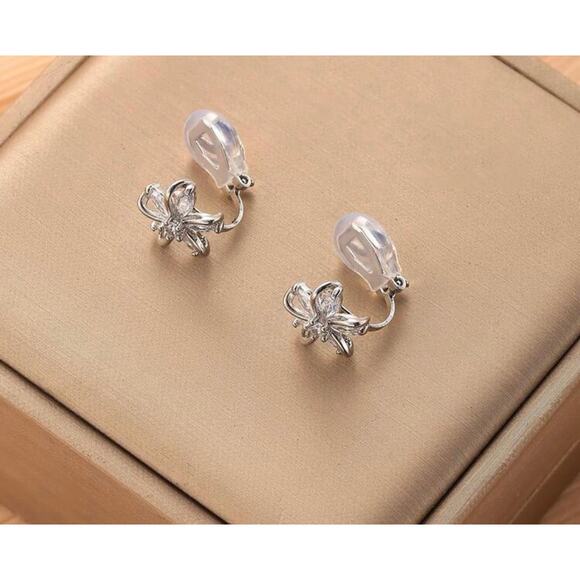 Clip on 1/2" small silver clear stone flower button style earrings - Picture 3 of 4